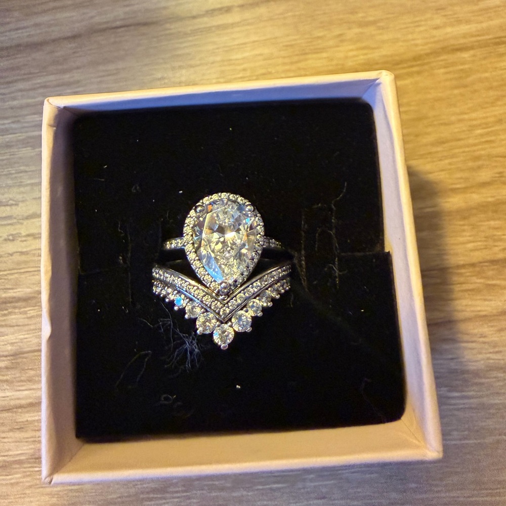 Pandora Silver and White Crystal Ring Set